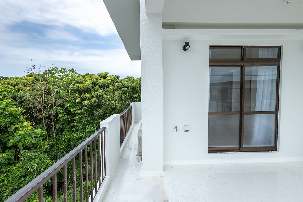 伊良部前里添 2階から海一望ﾘﾉﾍﾞｰｼｮﾝ住宅RC造2LDK 建物25坪 土地33坪