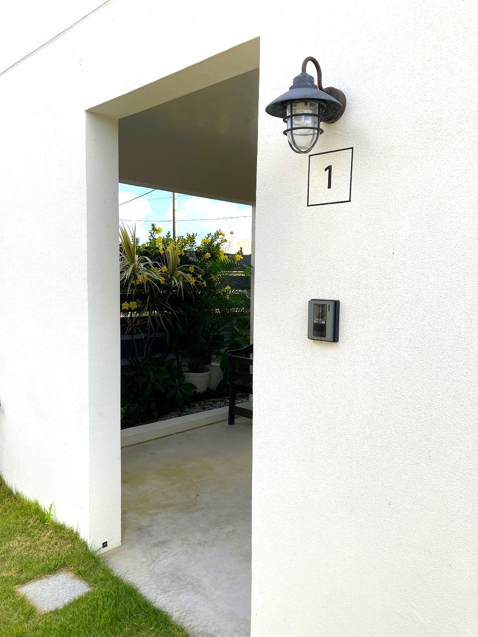 平良久貝 2階テラスから海を眺める 2階建RC造 建物22坪 土地38坪