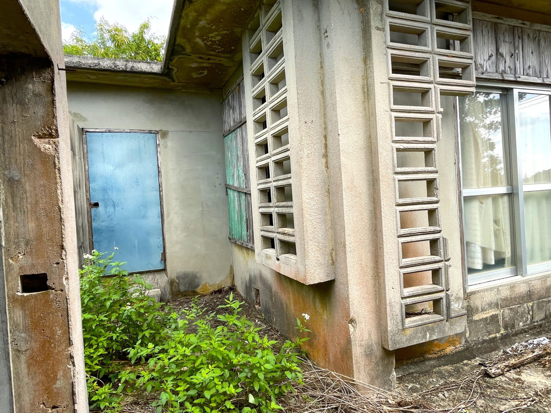 下地嘉手苅　市営団地近くの市道沿い　未登記古家あり　157坪　宅地