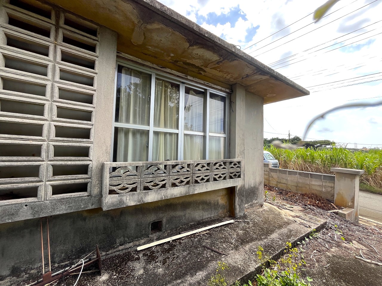 下地嘉手苅　市営団地近くの市道沿い　未登記古家あり　157坪　宅地