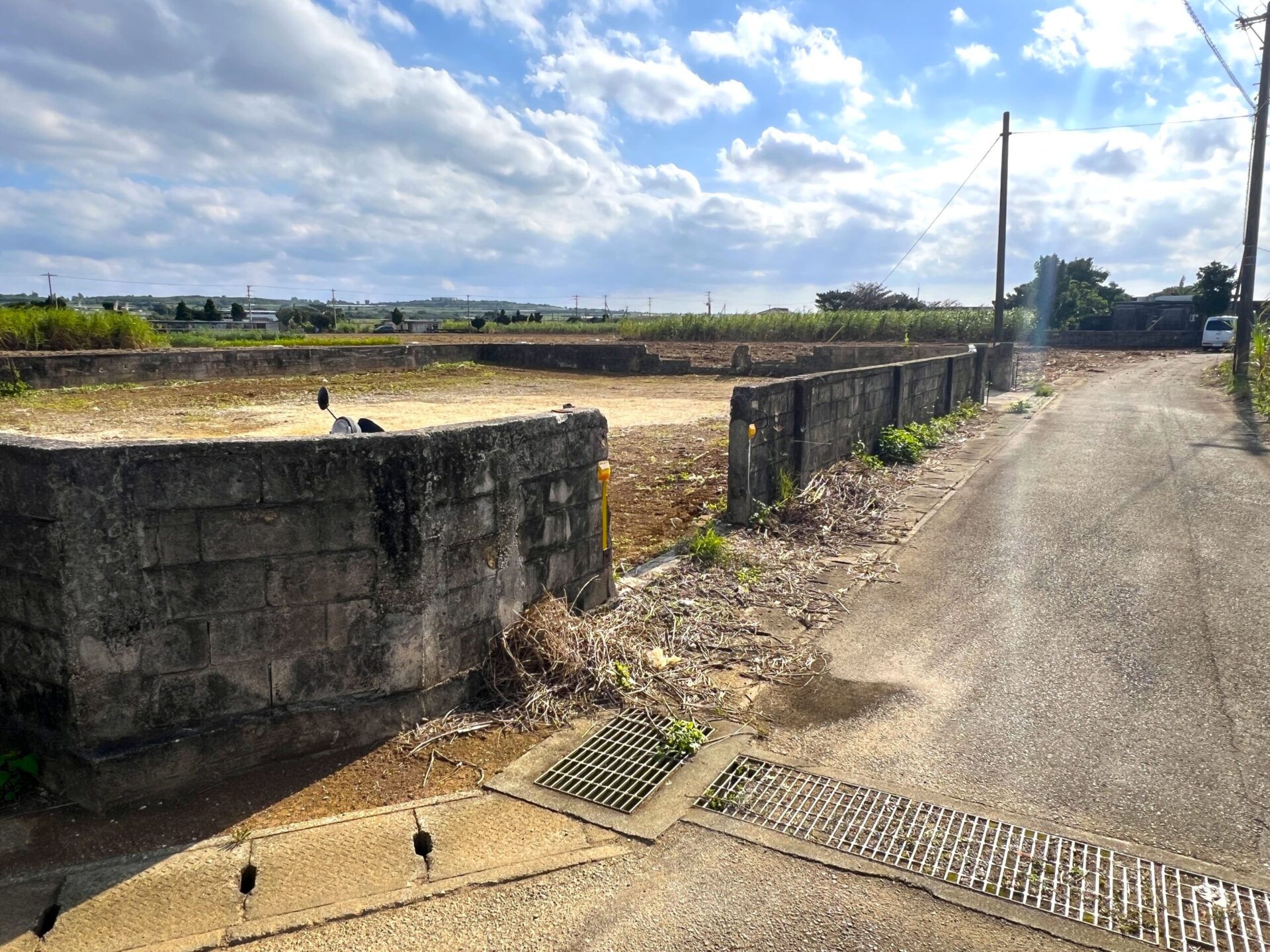 城辺下里添　上野公民館近く角地　124坪　宅地