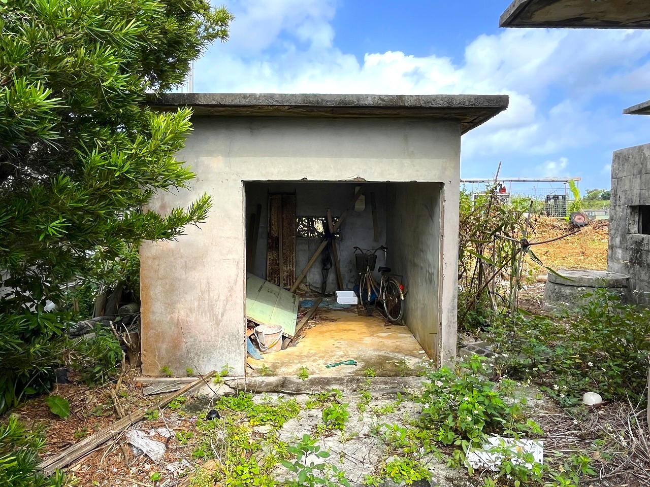 下地嘉手苅　市営団地近くの市道沿い　未登記古家あり　157坪　宅地