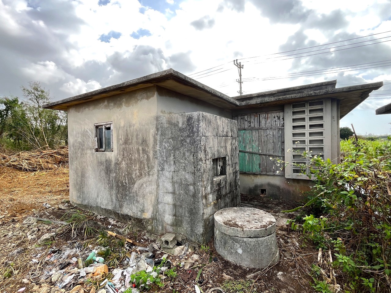 下地嘉手苅　市営団地近くの市道沿い　未登記古家あり　157坪　宅地