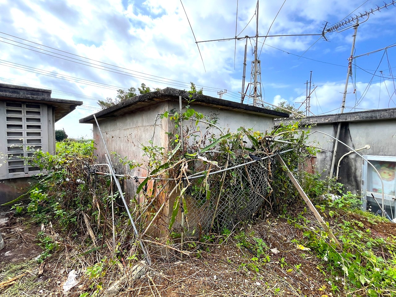 下地嘉手苅　市営団地近くの市道沿い　未登記古家あり　157坪　宅地