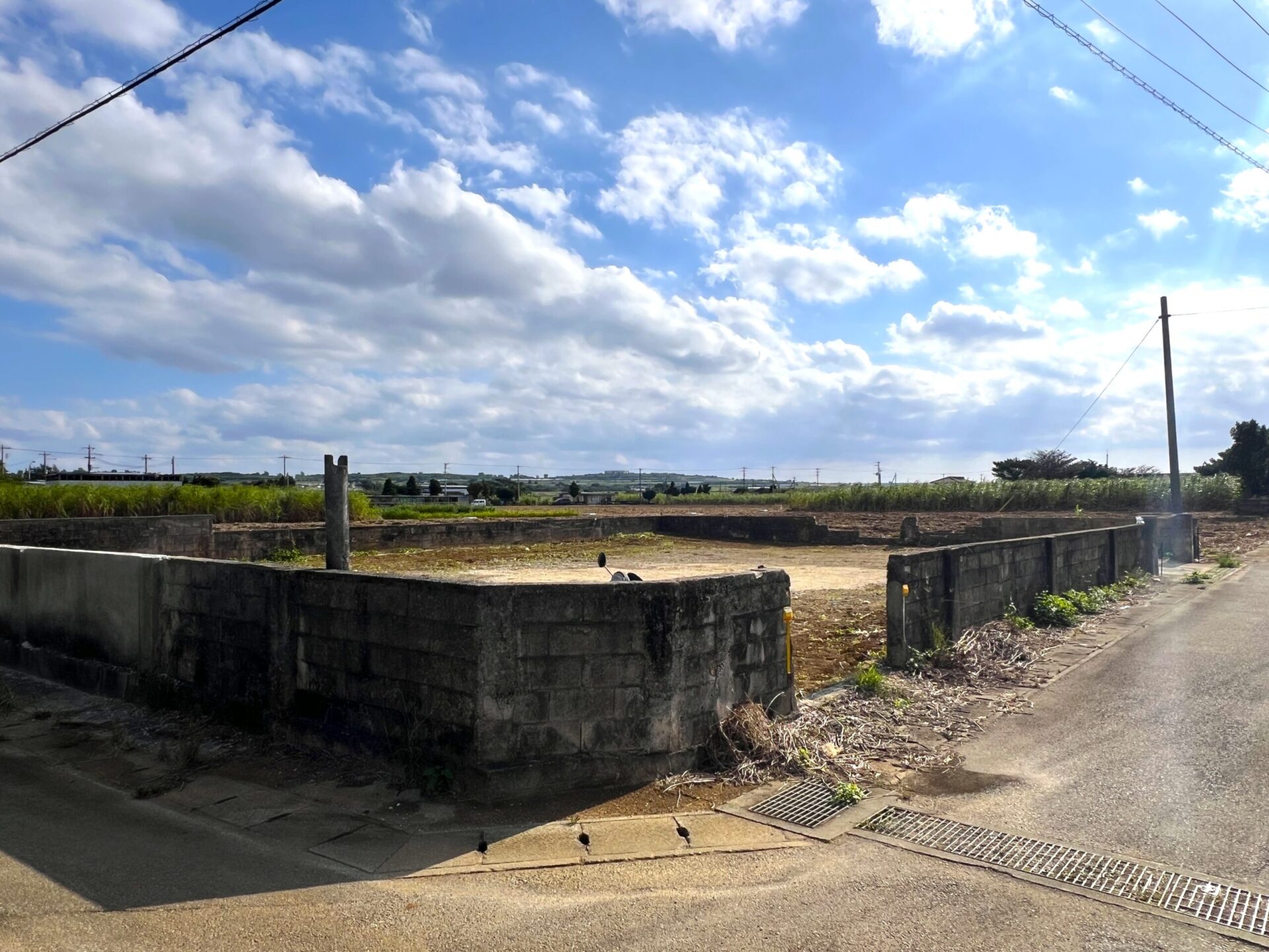 城辺下里添　上野公民館近く角地　124坪　宅地