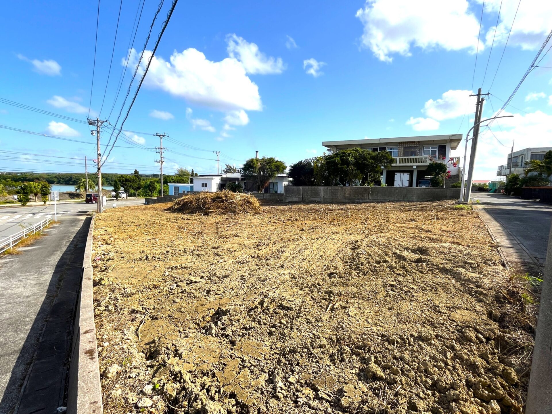 下地 与那覇湾に面して海が望める角地　284坪　原野