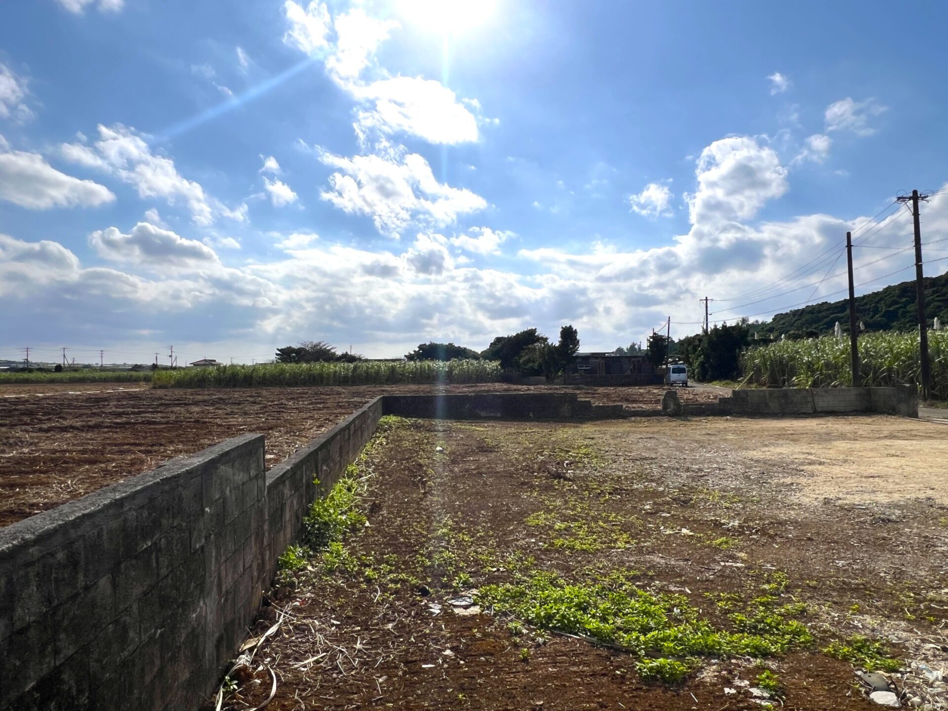 城辺下里添　上野公民館近く角地　124坪　宅地