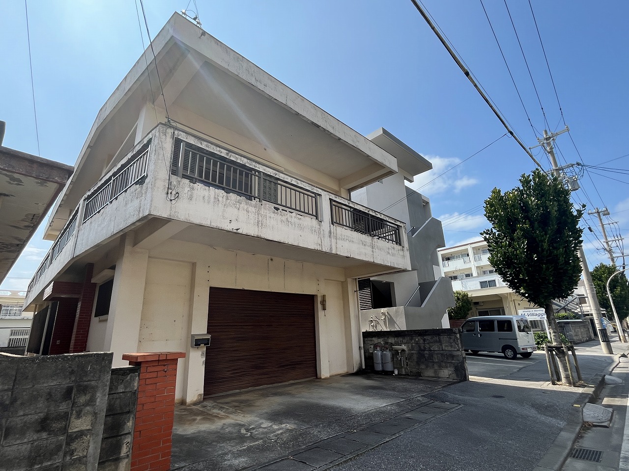 平良下里　平一小・下里大通り入口近く店舗住宅　建物58坪　土地76坪