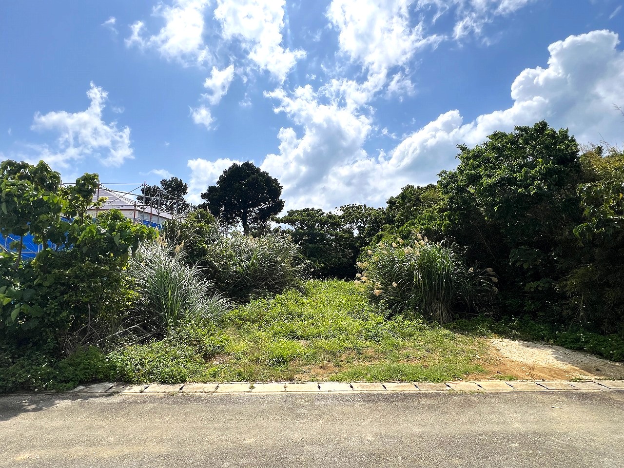 下地与那覇　サニツ浜近く集落内　91坪　宅地