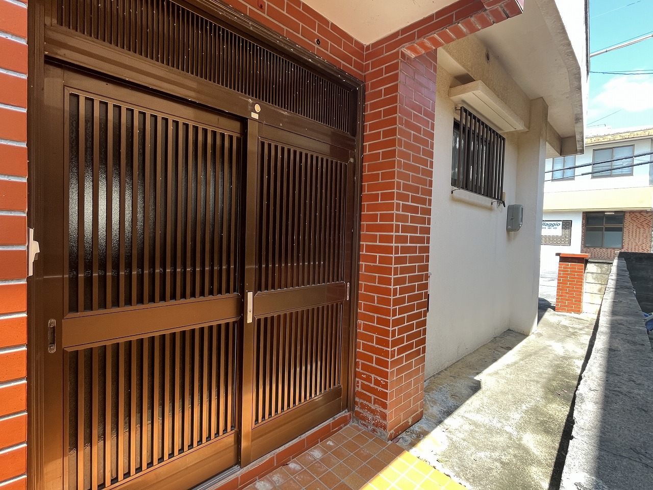 平良下里　平一小・下里大通り入口近く店舗住宅　建物58坪　土地76坪