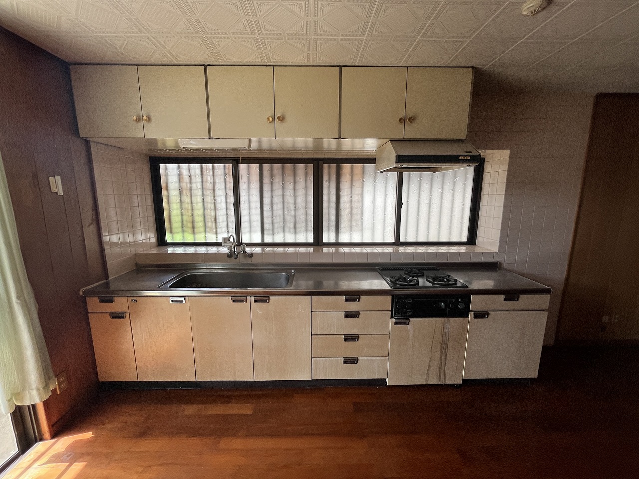 平良下里　平一小・下里大通り入口近く店舗住宅　建物58坪　土地76坪