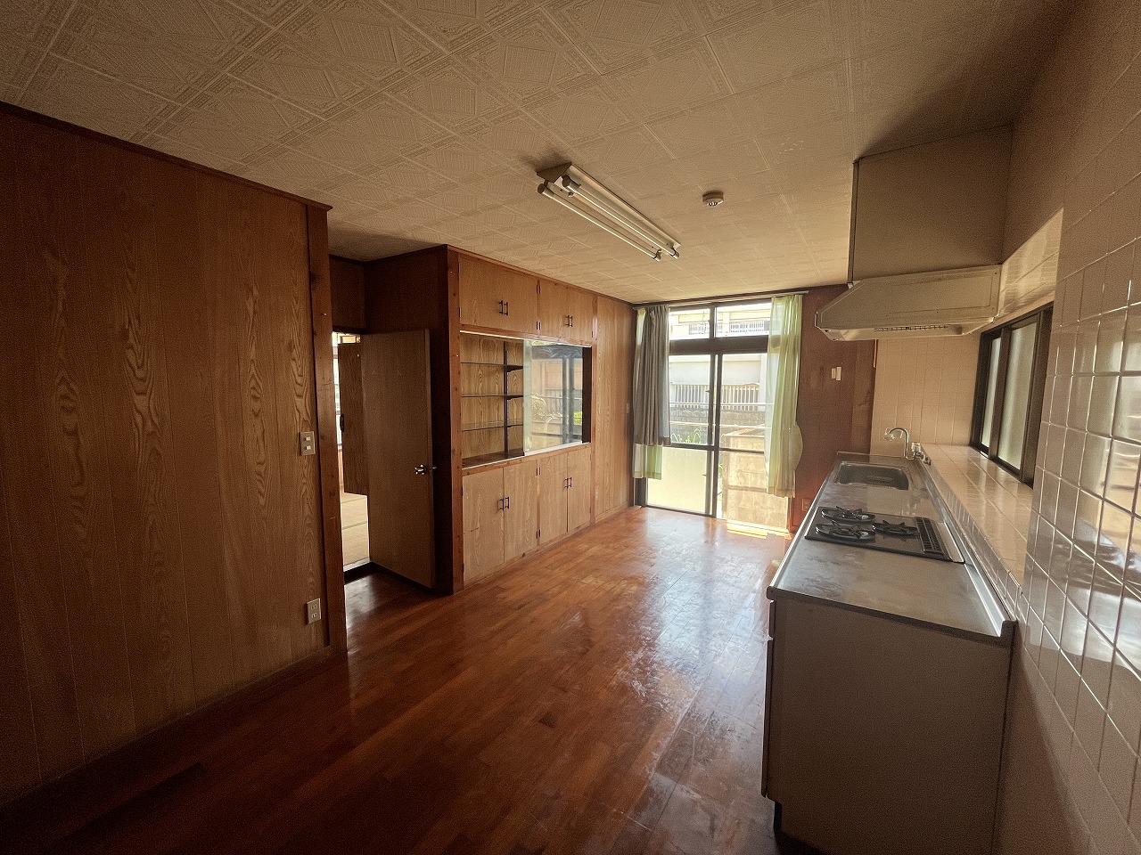 平良下里　平一小・下里大通り入口近く店舗住宅　建物58坪　土地76坪