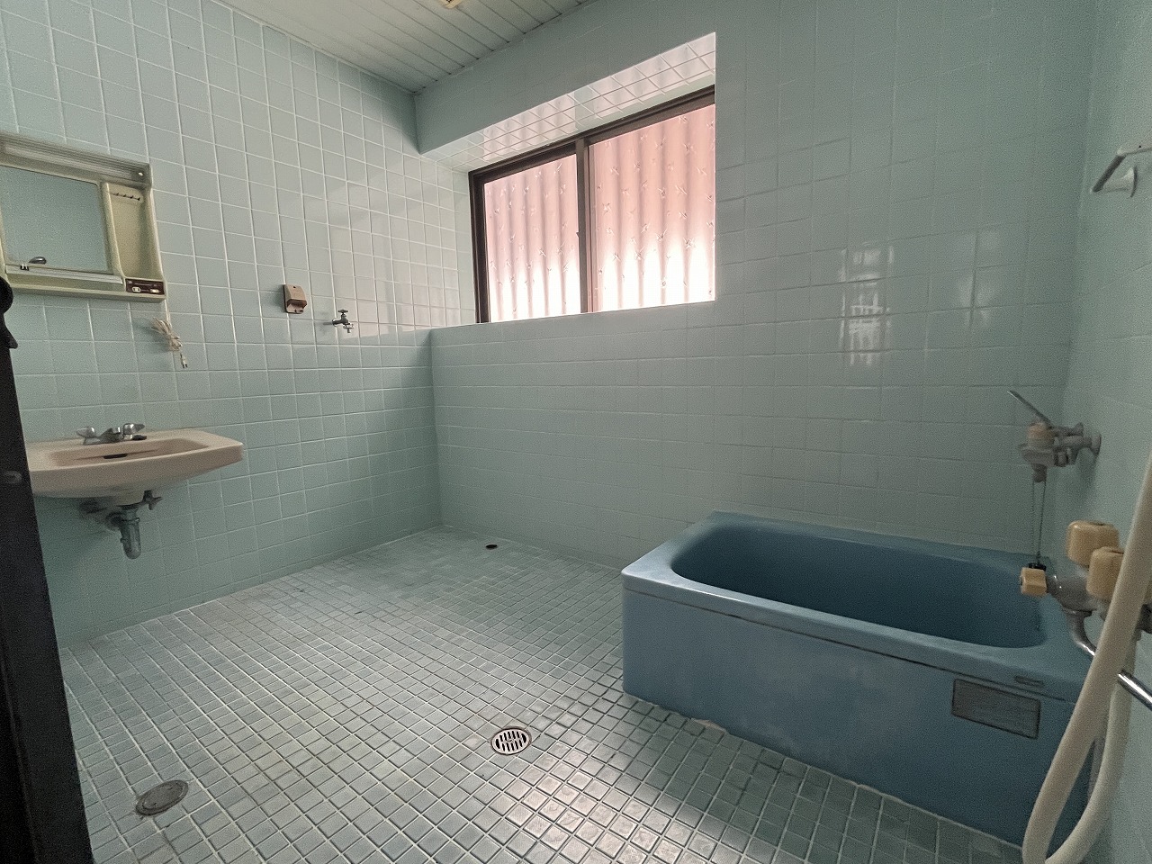 平良下里　平一小・下里大通り入口近く店舗住宅　建物58坪　土地76坪