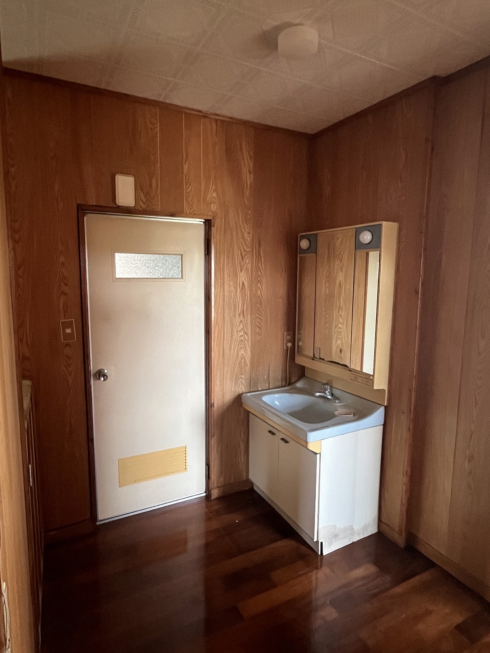 平良下里　平一小・下里大通り入口近く店舗住宅　建物58坪　土地76坪