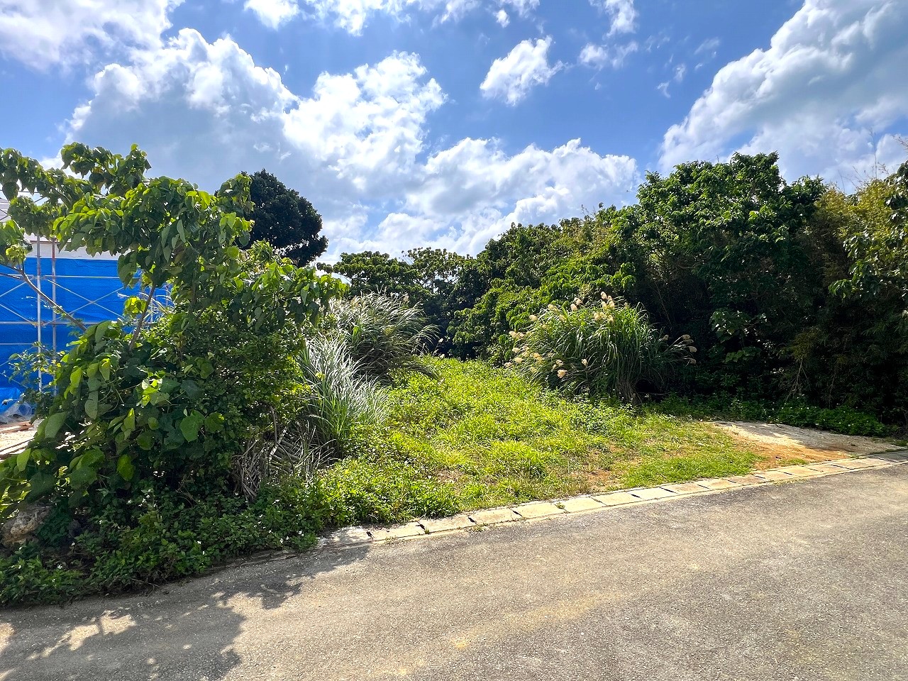 下地与那覇　サニツ浜近く集落内　91坪　宅地