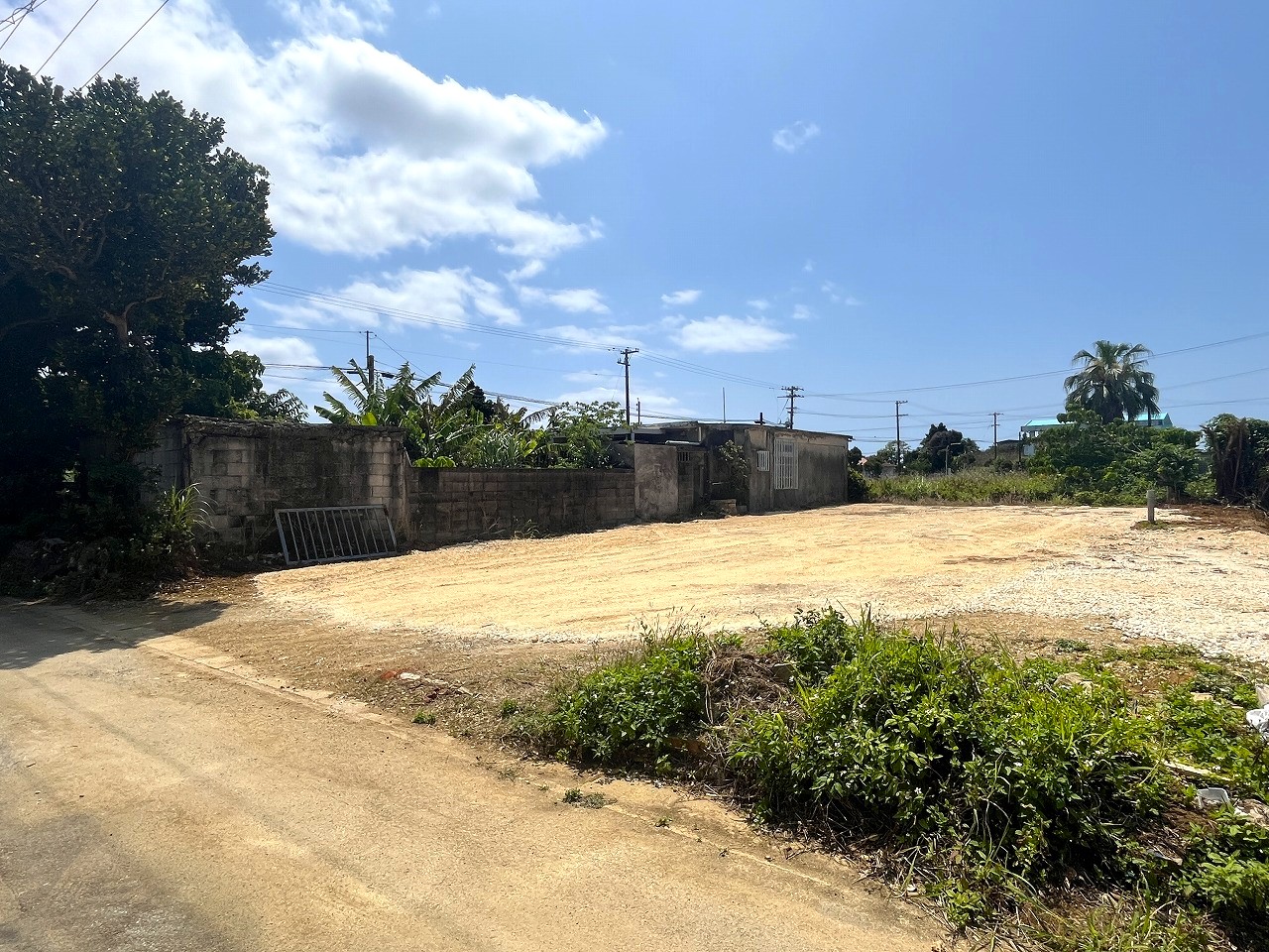 下地与那覇　サニツ浜近く集落内　85坪　宅地