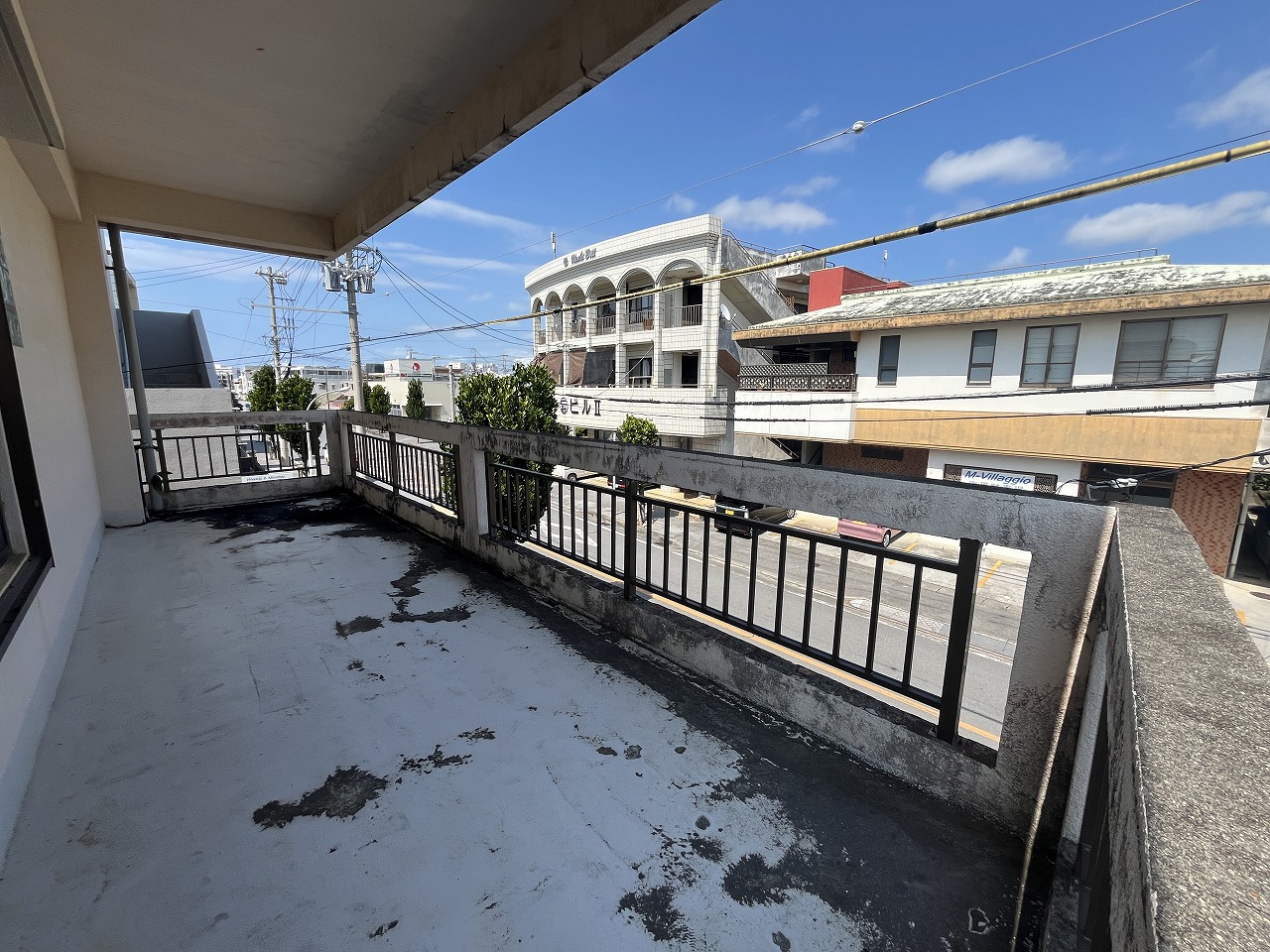 平良下里　平一小・下里大通り入口近く店舗住宅　建物58坪　土地76坪