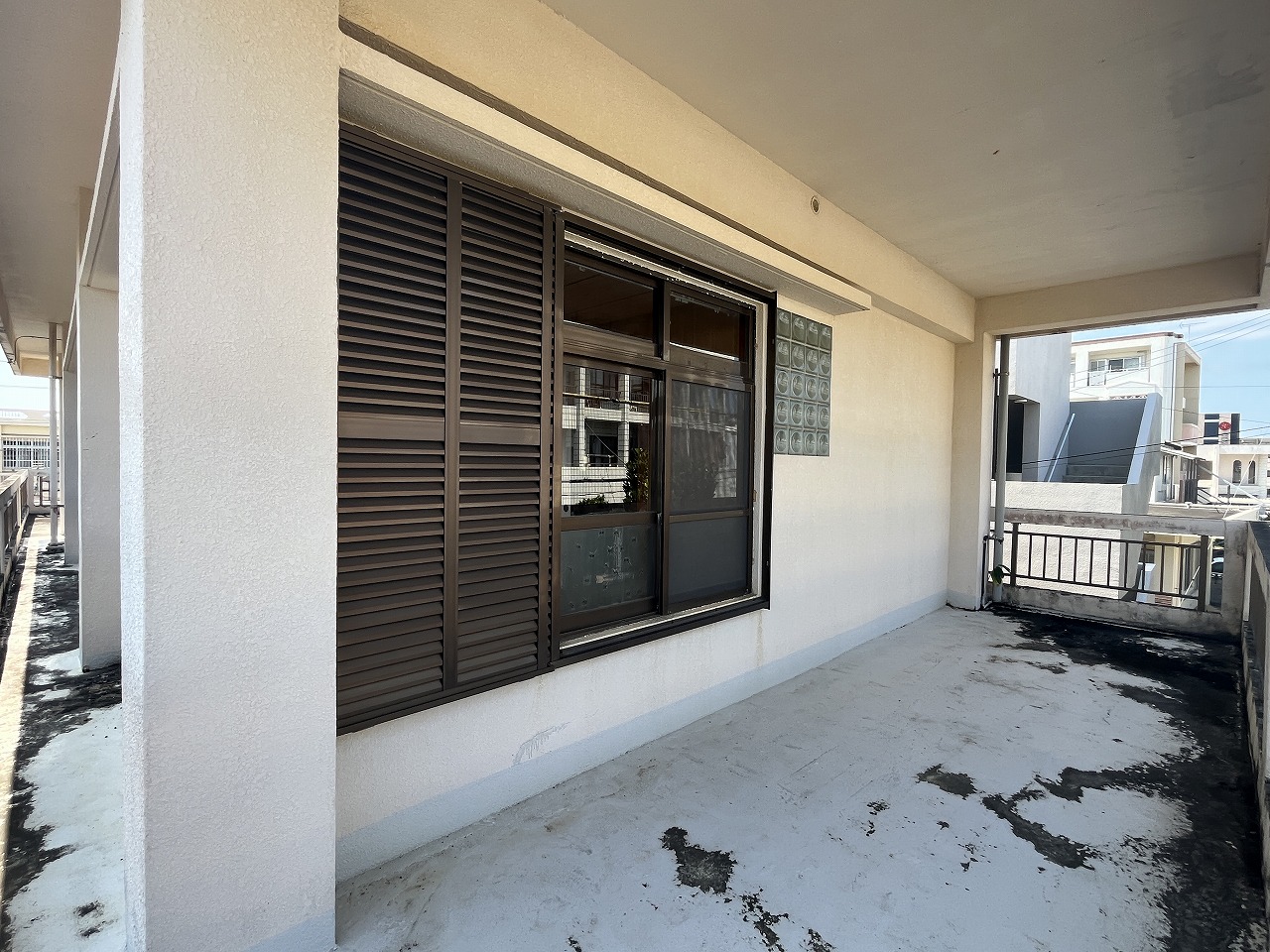 平良下里　平一小・下里大通り入口近く店舗住宅　建物58坪　土地76坪