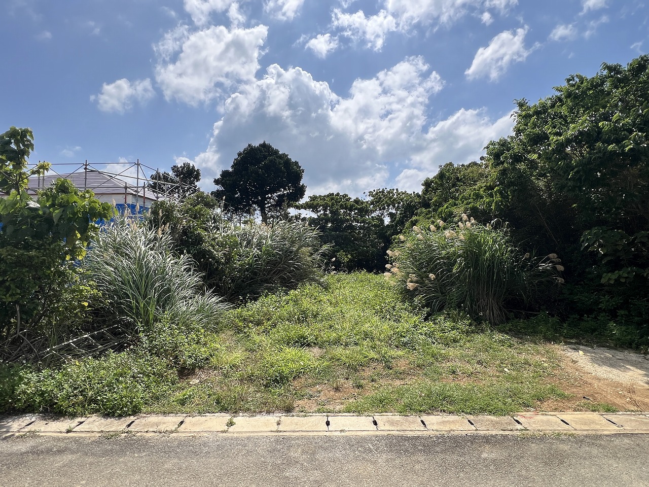 下地与那覇　サニツ浜近く集落内　91坪　宅地