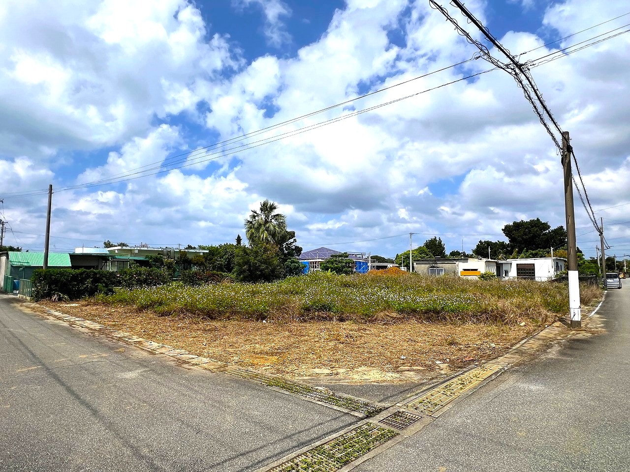 【分筆可能】下地与那覇　サニツ浜近く　集落内の角地　214坪　畑