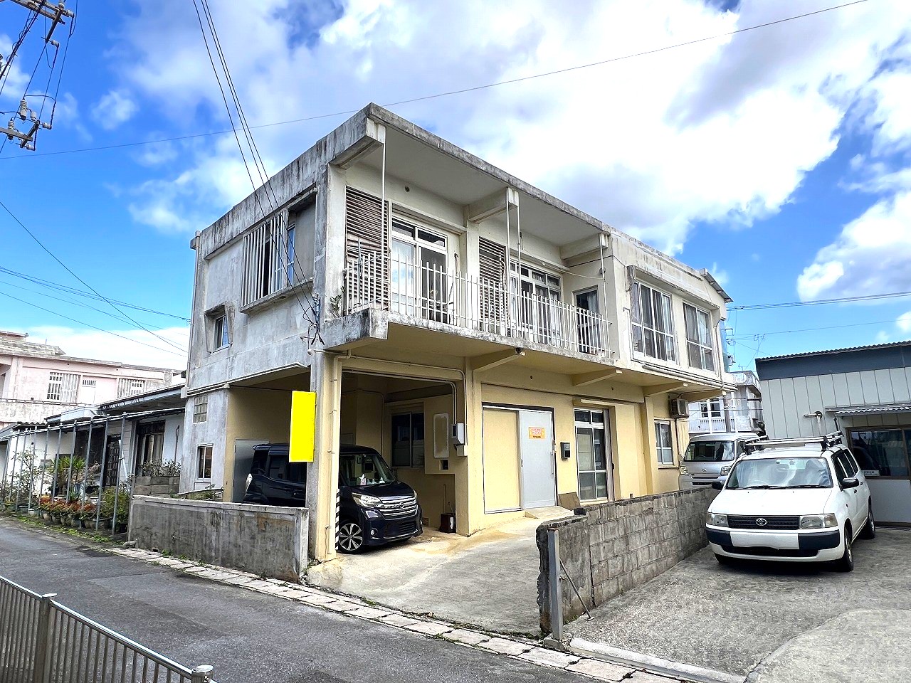 平良東仲宗根　北小近くRCB造2階建　建物37坪　土地67坪