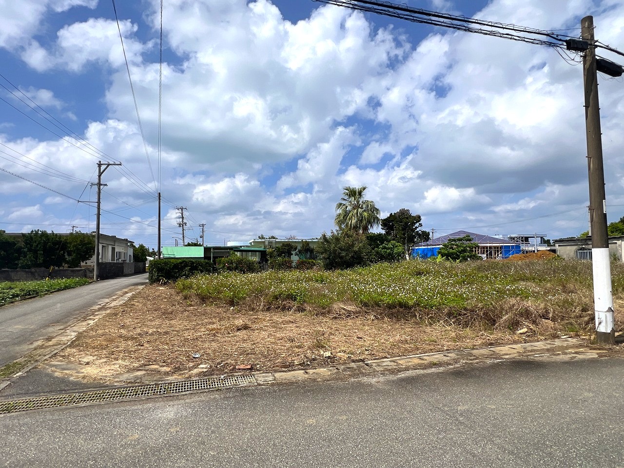 【分筆可能】下地与那覇　サニツ浜近く　集落内の角地　214坪　畑