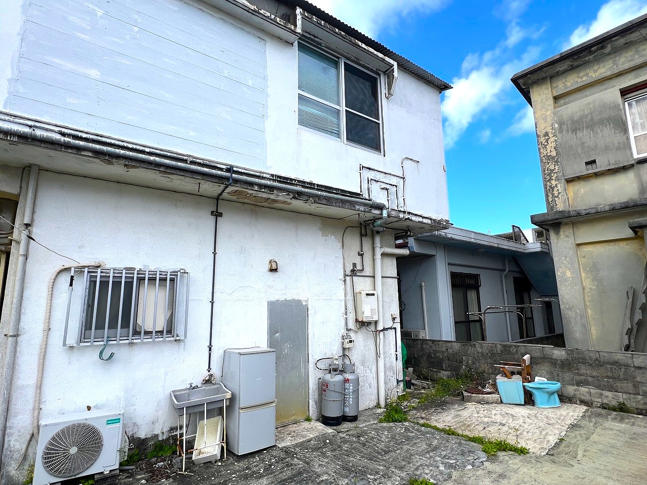 平良東仲宗根　北小近くRCB造2階建　建物37坪　土地67坪