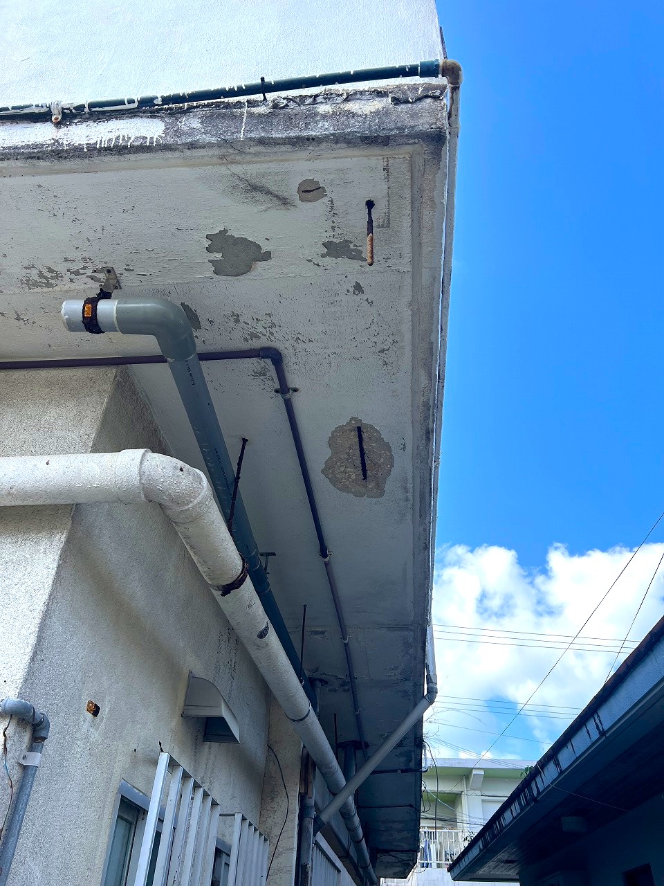 平良東仲宗根　北小近くRCB造2階建　建物37坪　土地67坪