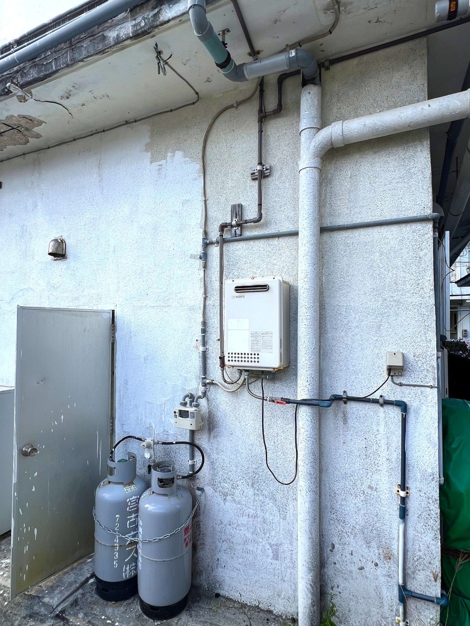 平良東仲宗根　北小近くRCB造2階建　建物37坪　土地67坪