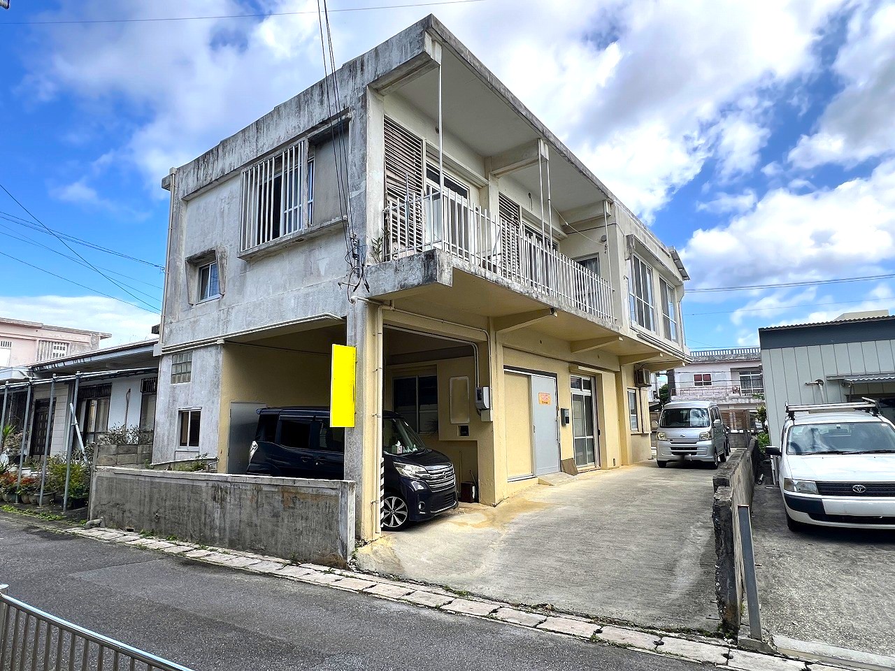 平良東仲宗根　北小近くRCB造2階建　建物37坪　土地67坪