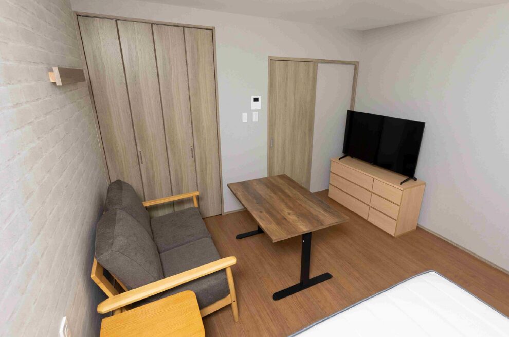 平良西里　市役所近く　築浅アパート20戸　土地255坪　建物167坪