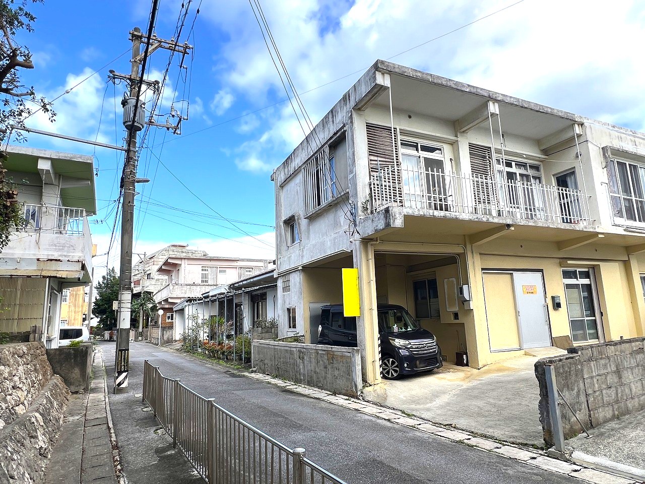平良東仲宗根　北小近くRCB造2階建　建物37坪　土地67坪