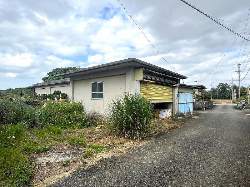 下地洲鎌　入江湾近く  124坪　畑（倉庫あり）