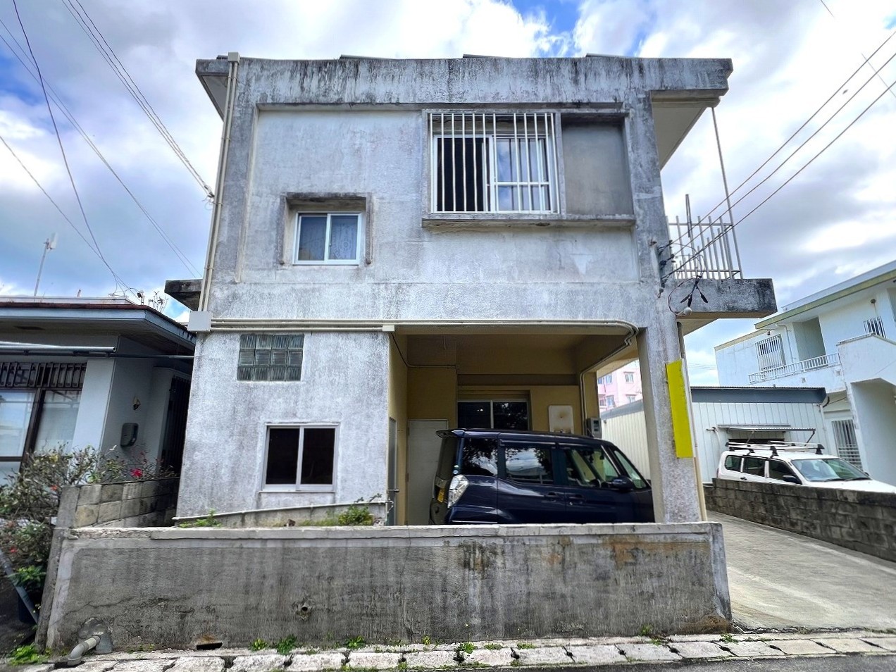平良東仲宗根　北小近くRCB造2階建　建物37坪　土地67坪
