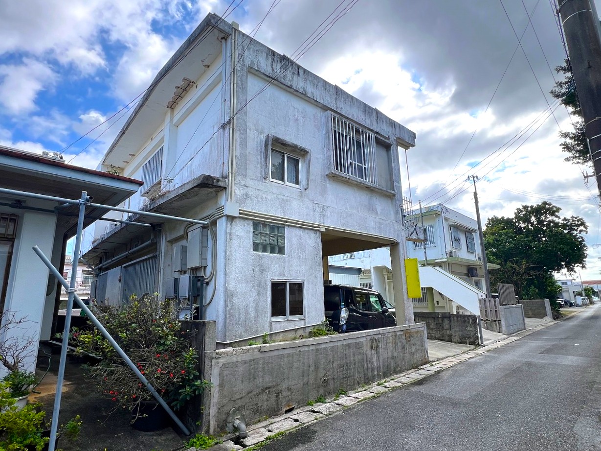平良東仲宗根　北小近くRCB造2階建　建物37坪　土地67坪