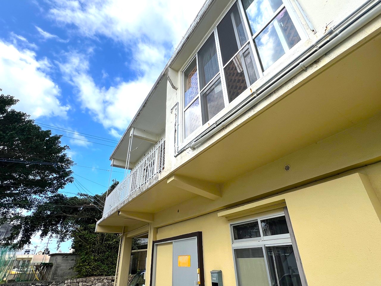 平良東仲宗根　北小近くRCB造2階建　建物37坪　土地67坪