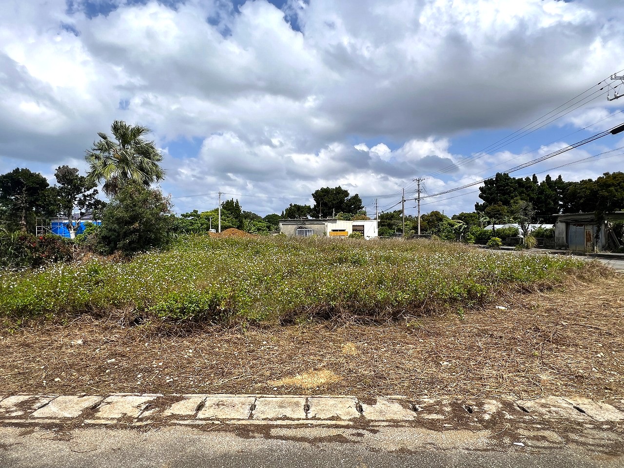 【分筆可能】下地与那覇　サニツ浜近く　集落内の角地　214坪　畑
