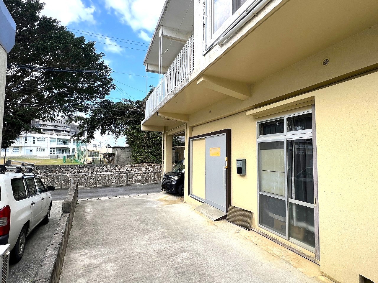 平良東仲宗根　北小近くRCB造2階建　建物37坪　土地67坪