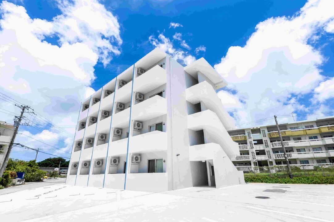 平良西里　市役所近く　築浅アパート20戸　土地255坪　建物167坪