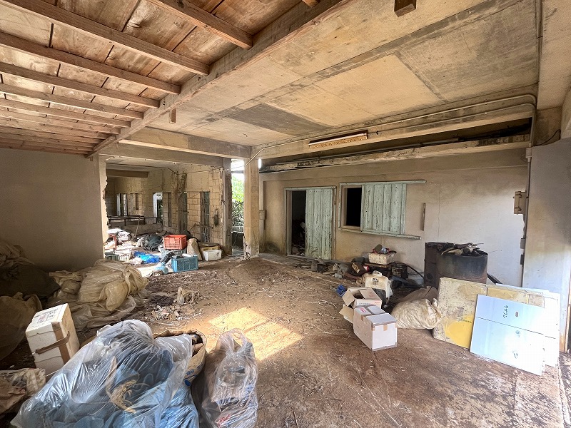 下地洲鎌　入江湾近く  124坪　畑（倉庫あり）