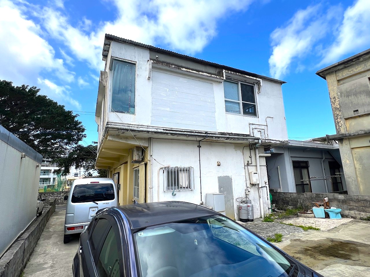 平良東仲宗根　北小近くRCB造2階建　建物37坪　土地67坪