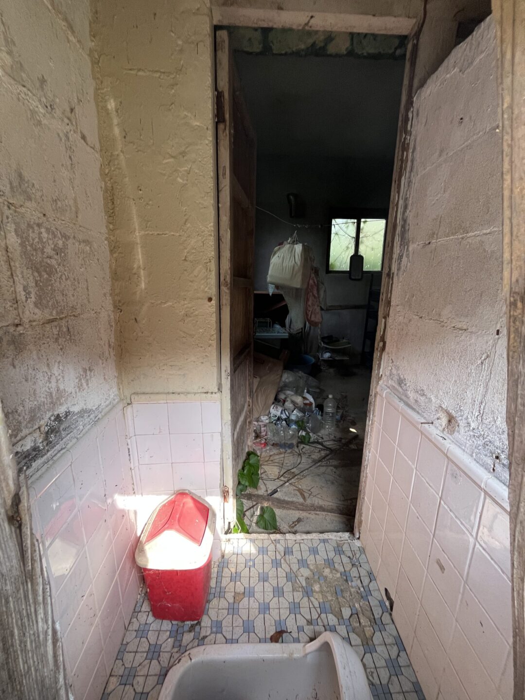 下地嘉手苅　市営団地近くの市道沿い　未登記古家あり　157坪　宅地