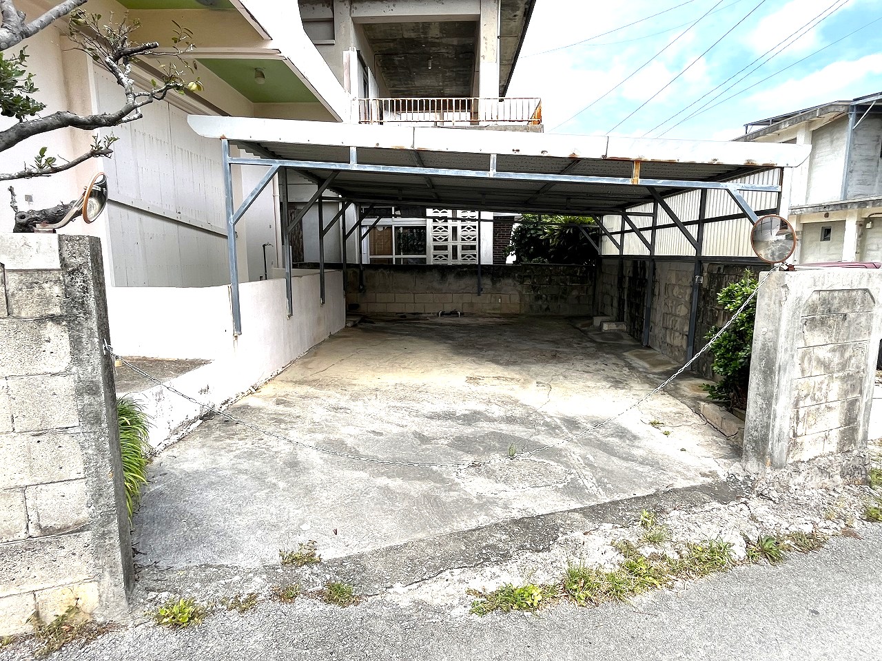 平良下里　カママ嶺公園近く　RCB造　2階建6DDKK　建物42坪　土地70坪