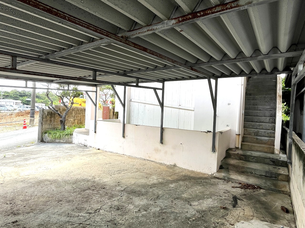 平良下里　カママ嶺公園近く　RCB造　2階建6DDKK　建物42坪　土地70坪