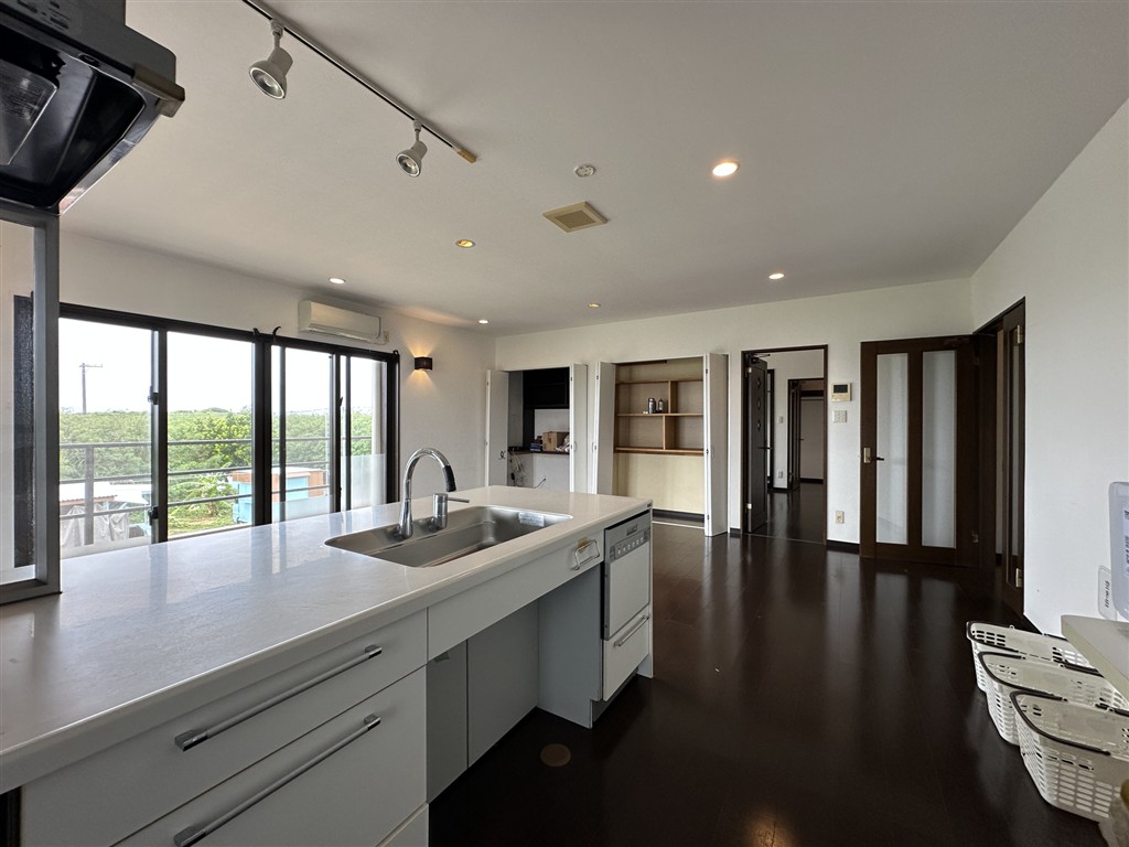 池間島 ｵｰｼｬﾝﾋﾞｭｰ簡易宿泊所許可取得済み RC造2階建 建物55坪 土地110坪　