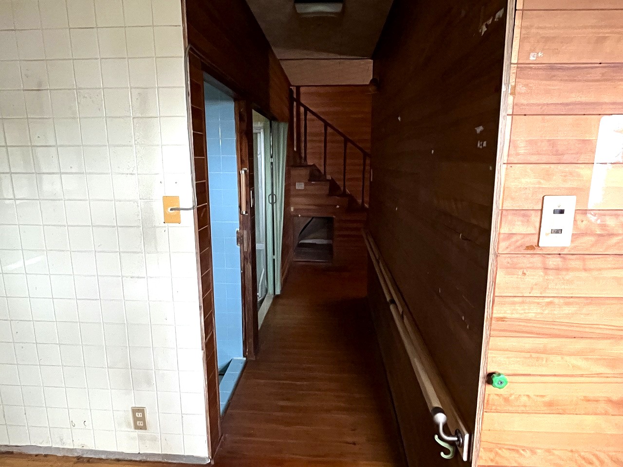 平良下里　カママ嶺公園近く　RCB造　2階建6DDKK　建物42坪　土地70坪