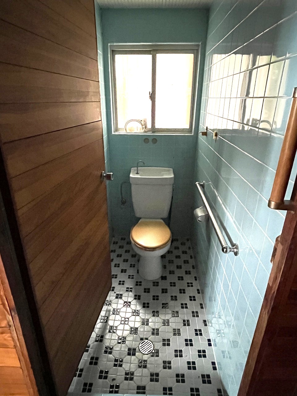 平良下里　カママ嶺公園近く　RCB造　2階建6DDKK　建物42坪　土地70坪