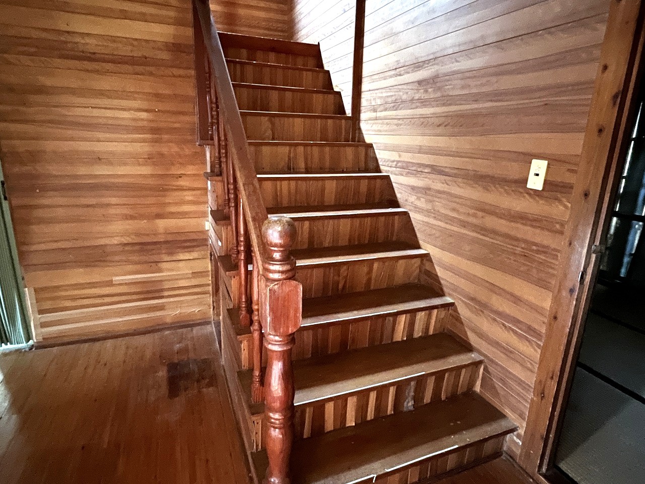 平良下里　カママ嶺公園近く　RCB造　2階建6DDKK　建物42坪　土地70坪