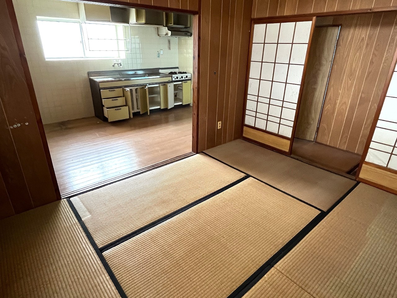 平良下里　カママ嶺公園近く　RCB造　2階建6DDKK　建物42坪　土地70坪