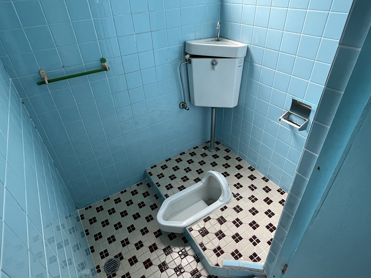 平良下里　カママ嶺公園近く　RCB造　2階建6DDKK　建物42坪　土地70坪